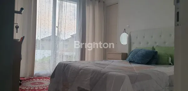 image RUMAH CANTIK ASRI POSISI HOOK DEKAT PUSAT KOTA DI BEVERLY GREEN (4)