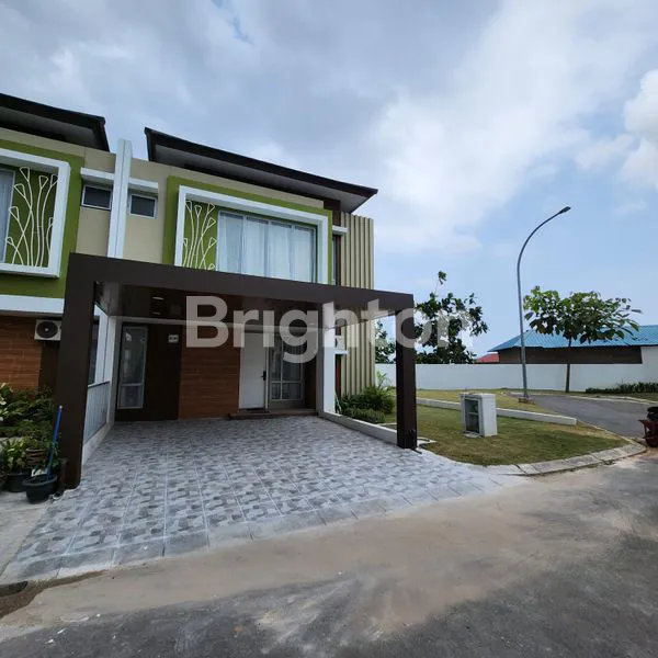 image RUMAH CANTIK ASRI POSISI HOOK DEKAT PUSAT KOTA DI BEVERLY GREEN (1)