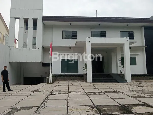 image RUKO BERNUANSA GEDUNG DI AREA PREMIUM (1)