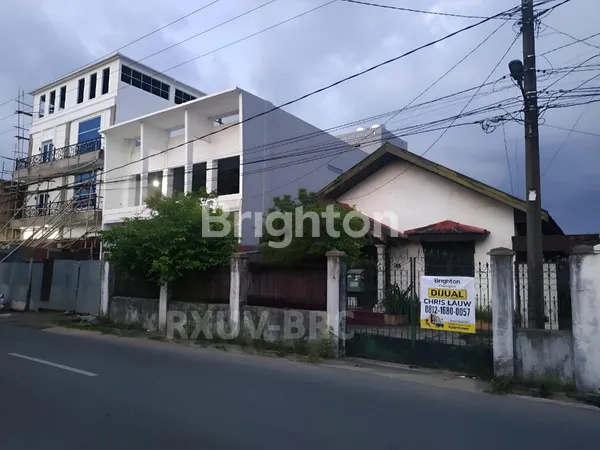 image LOKASI PREMIUM! RUMAH HITUNG TANAH DI JL. MANGGIS - STRATEGIS, LUAS, HARGA NEGO! (1)