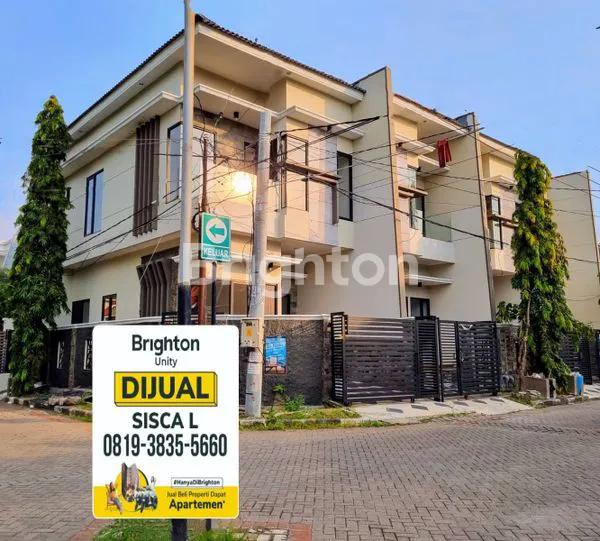 image RUMAH 2 LANTAI BARU GRESS MINIMALIS SIAP HUNI ROW JALAN LEBAR ONE GATE SISTEM (1)