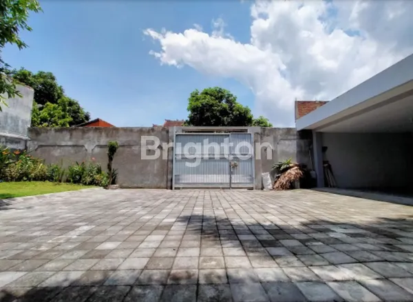 image DIJUAL RUMAH BAGUS TERAWAT DI JALAN MEDEKA MATARAM  (4)