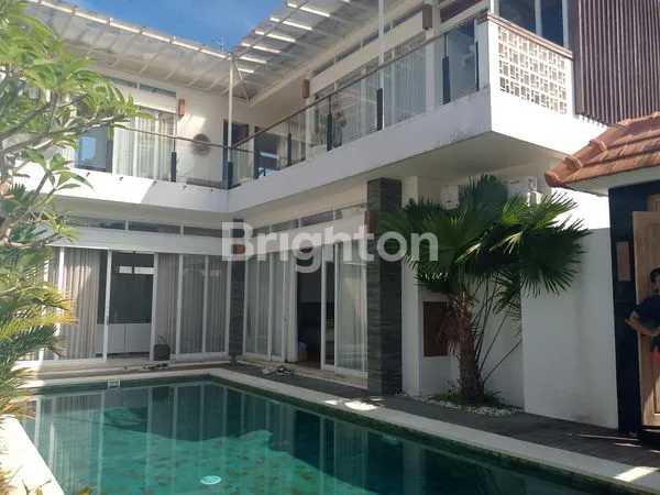 VILLA DI LINGKUNGAN PERUMAHAN DENGAN JALAN LEBAR DAN SUASANA ASRI  DI DAERAH KERAMBITAN TABANAN