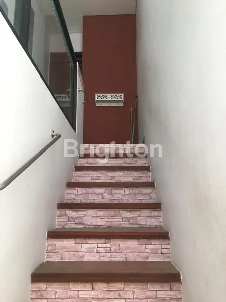 image RUMAH CANTIK DI TUKAD BADUNG ONE GATE SYSTEM.DEKAT LAPANGAN RENON.RUMAH SAKIT BROS.SEKOLAH REGEN,SANTOSA,STELLAMUNDI DAN UNIVERSITAS UDAYANA ATAU UNUD.. (4)