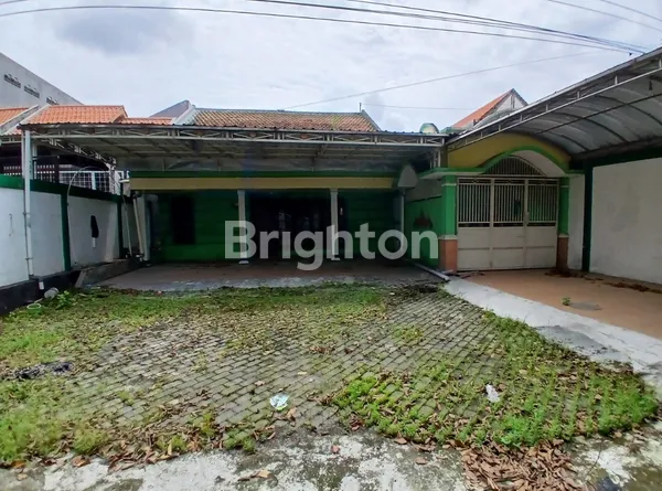 DISEWAKAN BANGUNAN STRATEGIS DI JALAN RAYA JERUK LAKARSANTRI, SURABAYA