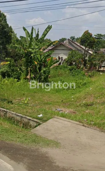 TANAH LUAS SAMPING KOMPLEK MEDAN JOHOR