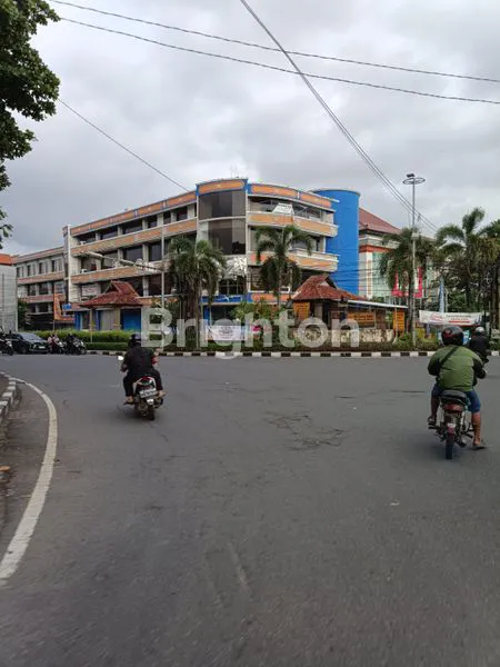 GEDUNG STRATEGIS DI GATOT SUBROTO