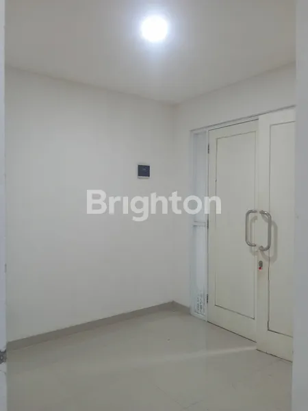 image RUMAH STRATEGIS DEKAT LABSCHOOL DALAM KOMPLEK CIRENDEU TANGERANG SELATAN (2)