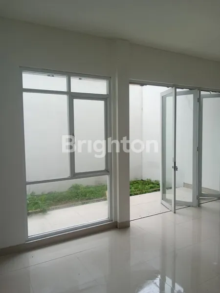 image RUMAH STRATEGIS DEKAT LABSCHOOL DALAM KOMPLEK CIRENDEU TANGERANG SELATAN (4)