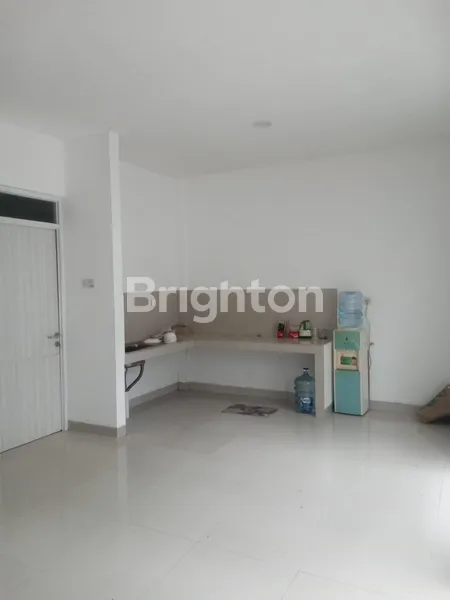 image RUMAH STRATEGIS DEKAT LABSCHOOL DALAM KOMPLEK CIRENDEU TANGERANG SELATAN (8)