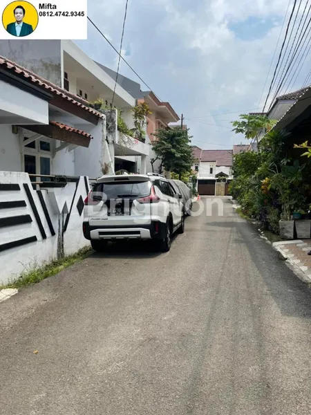 image DIJUAL RUMAH SIAP HUNI DI RAWAMANGUN – LOKASI STRATEGIS DEKAT MALL ARION, JALAN LEBAR & BEBAS BANJIR (7)