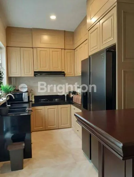 image SEMI FURNISHED DENGAN KONSEP RUMAH YANG MEWAH DAN ELEGAN 2TINGKAT DI DALAM KOMPLEK THE CANANGA  MEDAN SUNGGAL (2)