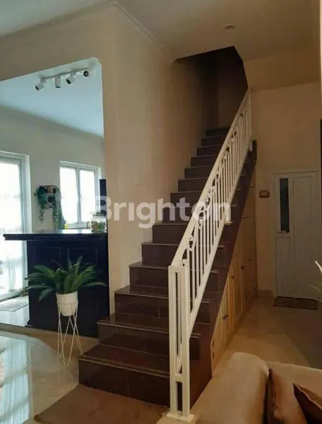 image SEMI FURNISHED DENGAN KONSEP RUMAH YANG MEWAH DAN ELEGAN 2TINGKAT DI DALAM KOMPLEK THE CANANGA  MEDAN SUNGGAL (8)
