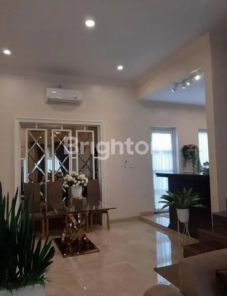 image SEMI FURNISHED DENGAN KONSEP RUMAH YANG MEWAH DAN ELEGAN 2TINGKAT DI DALAM KOMPLEK THE CANANGA  MEDAN SUNGGAL (3)