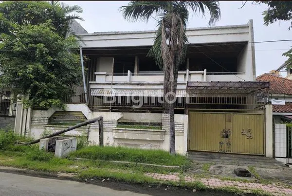 image RUMAH STRATEGIS, KUSUMA BANGSA, COCOK UTK KANTOR,  PRAKTEK DOKTER, ROW JALAN 3 MOBIL (1)