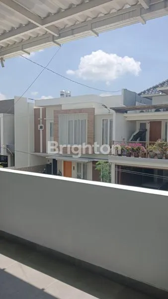 image RUMAH DI SOLO DENGAN DESAIN MODERN DAN LINGKUNGAN YANG TENANG DEKAT DENGAN MANAHAN KOTA SOLO (8)