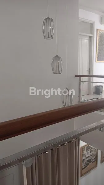 image RUMAH DI SOLO DENGAN DESAIN MODERN DAN LINGKUNGAN YANG TENANG DEKAT DENGAN MANAHAN KOTA SOLO (6)