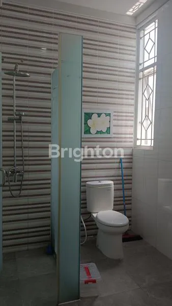 image RUMAH DI SOLO DENGAN DESAIN MODERN DAN LINGKUNGAN YANG TENANG DEKAT DENGAN MANAHAN KOTA SOLO (7)