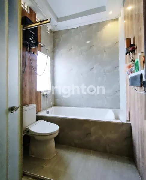 image RUMAH MEWAH DESIGN SPLIT LEVEL DI CITRAGRAN (7)