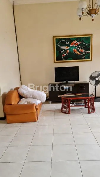 image RUMAH BAGUS 1.5  LANTAI, SIAP DITEMPATI, SEMI FURNISH, SUDAH TINGGI DARI ROW JALAN (3)