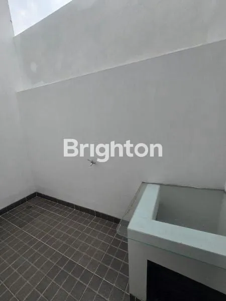 image RUMAH BARU  CANTIK 3 LANTAI TAMAN RATU JAKBAR BEBAS BANJIR (8)