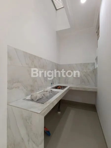 image RUMAH BARU 3 LANTAI DESAIN BAGUS MINIMALIS MODERN LOKASI NYAMAN & STRATEGIS, BEBAS BANJIR DI TANJUNG DUREN, JAKARTA BARAT (7)