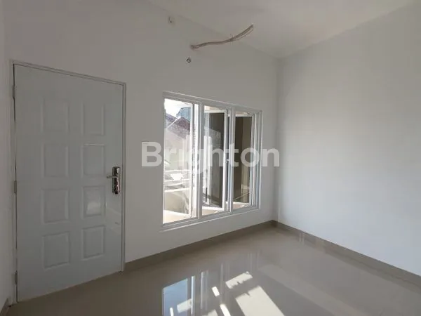 image RUMAH BARU 3 LANTAI DESAIN BAGUS MINIMALIS MODERN LOKASI NYAMAN & STRATEGIS, BEBAS BANJIR DI TANJUNG DUREN, JAKARTA BARAT (5)