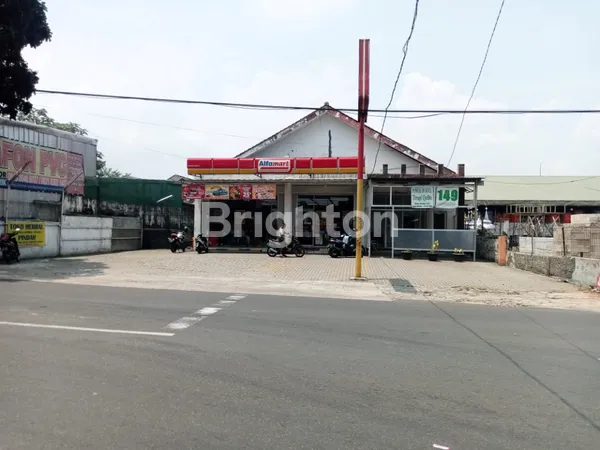 DISEWAKAN  TANAH DAN BANGUNAN ,LOKASI SANGAT STRATEGIS JARANG ADA  DIPINGGIR JALAN RAYA