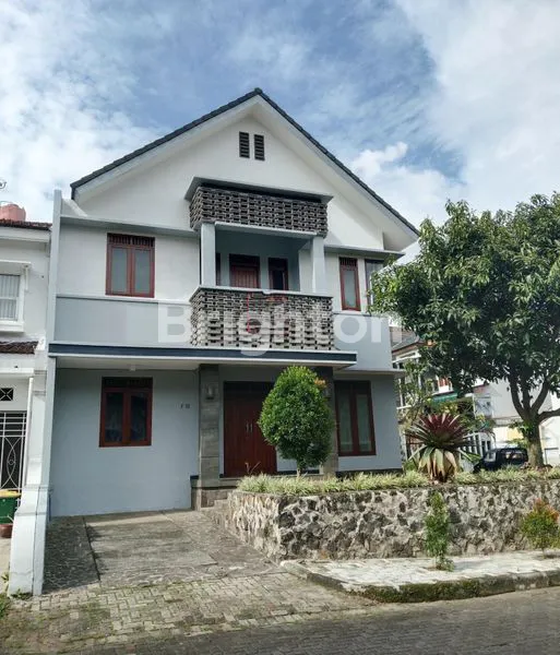 DISEWAKAN RUMAH PERUMAHAN ALAMANDA DAGO PERMAI BANDUNG
