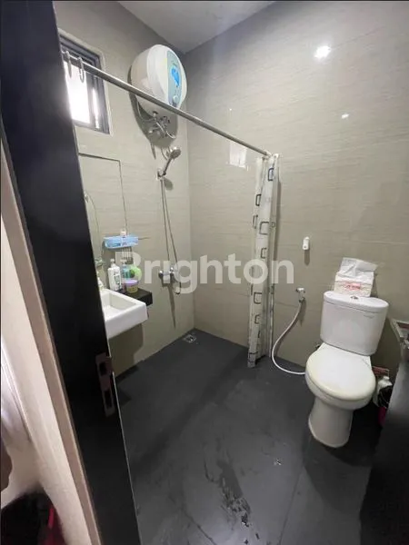 image RUMAH SIAP HUNI DI GOLDEN PARK 2 CISAUK TANGERANG SELATAN (8)