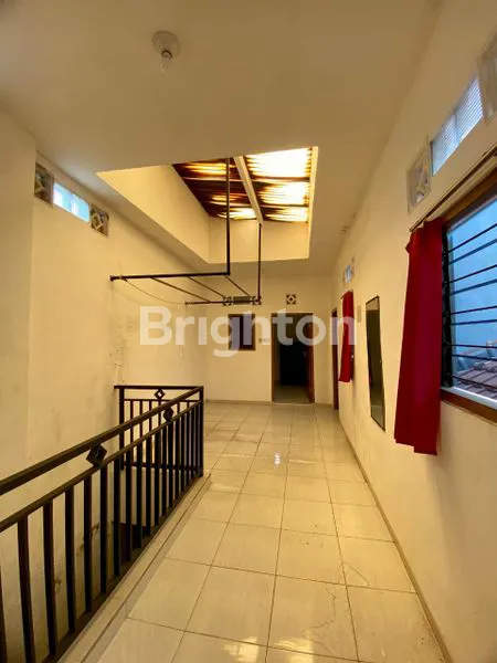 image RUMAH LUAS  DAN LEGA 2 LANTAI DI JUAL DI KEPANJEN MALANG  (2)