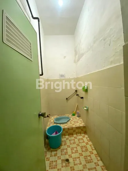 image RUMAH LUAS  DAN LEGA 2 LANTAI DI JUAL DI KEPANJEN MALANG  (8)