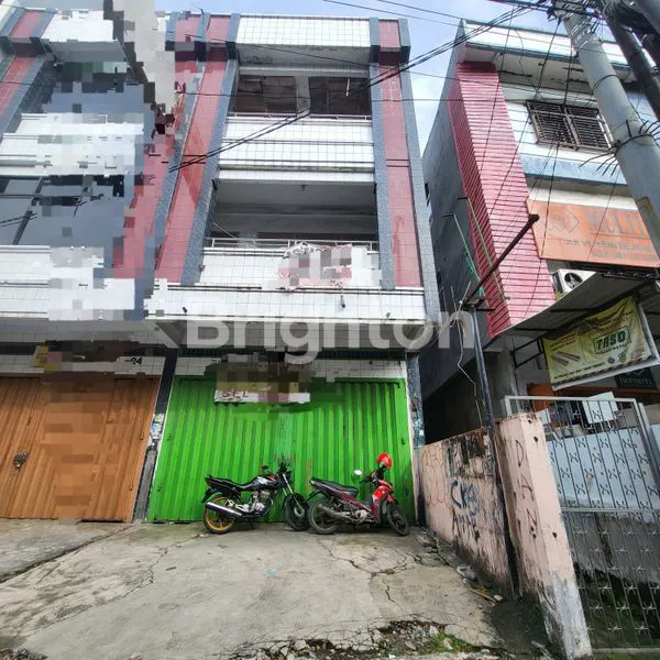 RUKO 3 LANTAI DI JALAN POROS KOTA