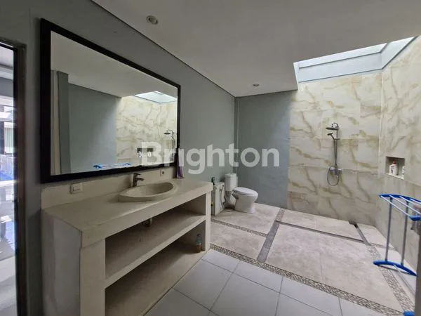 image BANGUNAN LUAS 1 LANTAI DI BYPASS SANUR (8)