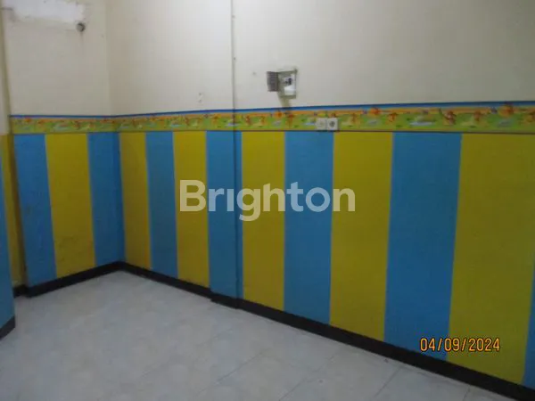 image RUKO SIAP PAKAI DI CENTRE POINT KENJERAN. DEKAT RAYA KEDUNG COWEK, RAYA MERR, PAKUWON CITY. (2)