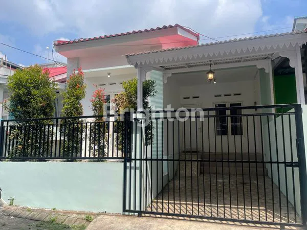 image RUMAH 1 LANTAI FULL FURNISHED HANYA JALAN KAKI KE ALUN - ALUN KOTA BATU (1)
