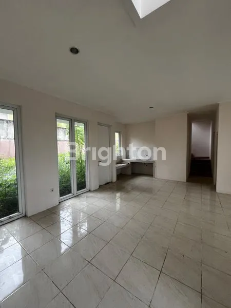 image RUMAH MODERN  2 LANTAI SIAP HUNI — SPRINGHILL RESIDENCE! (2)