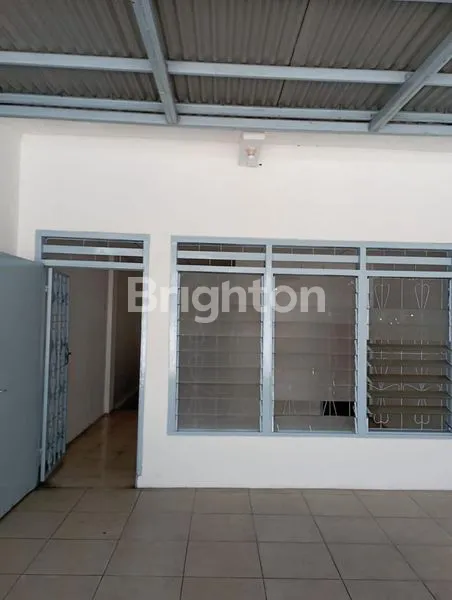 image RUMAH 3 LANTAI JEMBATAN LIMA ROW 2 JALAN (4)