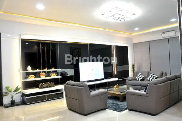 image RUMAH MEWAH 2,5 LANTAI DI RIVERSIDE (7)