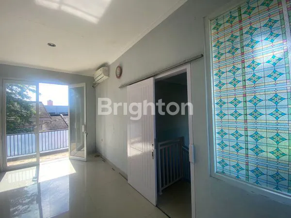 image RUMAH CANTIK 3 LANTAI DENGAN PEMANDANGAN YANG INDAH DI CIMANGGU PABUARAN (3)