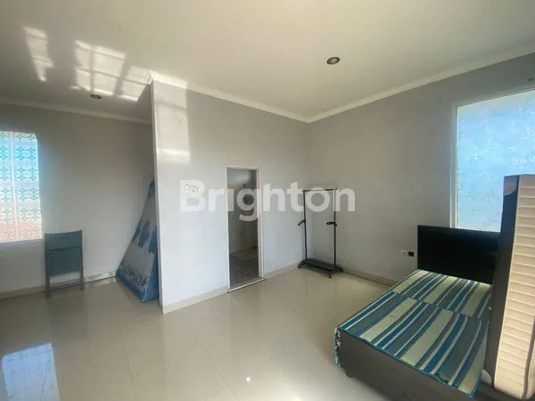 image RUMAH CANTIK 3 LANTAI DENGAN PEMANDANGAN YANG INDAH DI CIMANGGU PABUARAN (5)