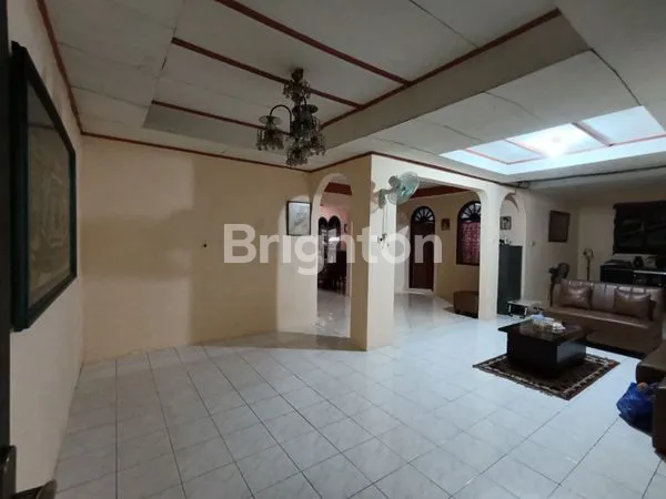 image RUMAH KOMERSIL STRATEGIS PINGGIR JALAN RAYA RAMAI ADA 4 TOKO & KOS-KOSAN AKTIF SUDAH AUTO PASSIVE INCOME DI KEDOYA, PURI KEMBANGAN JAKARTA BARAT (6)