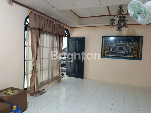 image RUMAH KOMERSIL STRATEGIS PINGGIR JALAN RAYA RAMAI ADA 4 TOKO & KOS-KOSAN AKTIF SUDAH AUTO PASSIVE INCOME DI KEDOYA, PURI KEMBANGAN JAKARTA BARAT (2)