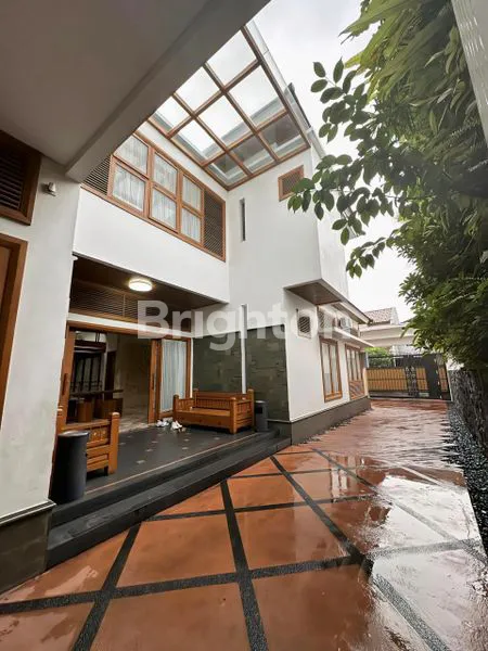 image RUMAH KLASIK UNIK FURNISH DESIGN INTERIOR MODERN KHUSUS KUSEN JATI TULANG BETON LENGKAP DENGAN MUSHOLLA DI AREA TENANG DAN AMAN UNTUK TINGGAL (2)