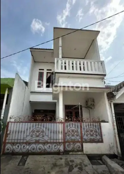 image RUMAH MINIMALIS 2 LANTAI DI AREA KOMPLEK PERUMAHAN  (2)