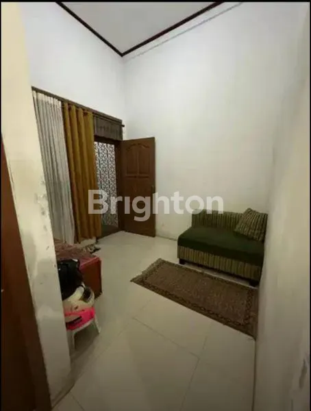 image RUMAH MINIMALIS 2 LANTAI DI AREA KOMPLEK PERUMAHAN  (3)