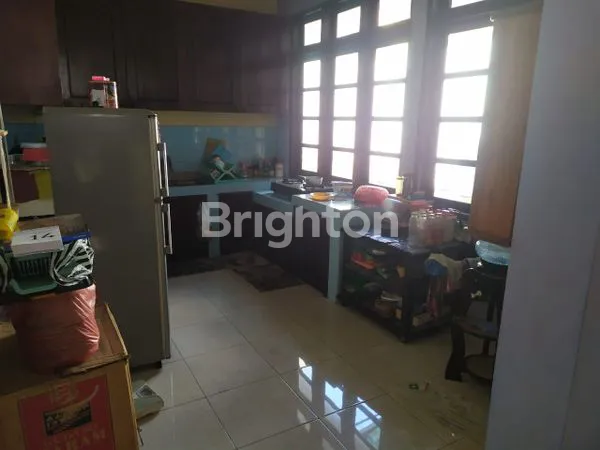 image RUMAH LUAS 2,5 LANTAI DI JL KARANG SARI, DENPASAR BARAT, BALI (7)