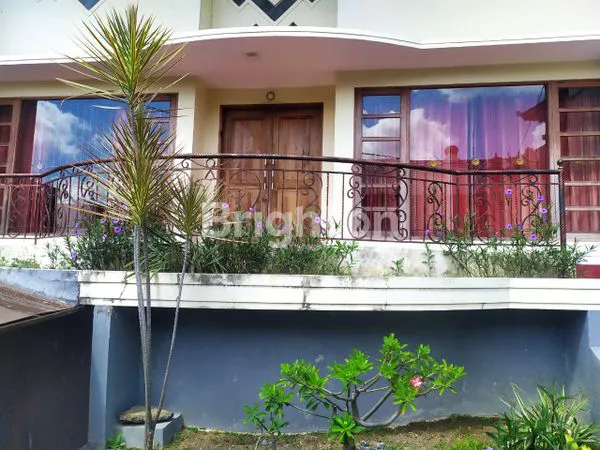 image RUMAH LUAS 2,5 LANTAI DI JL KARANG SARI, DENPASAR BARAT, BALI (4)
