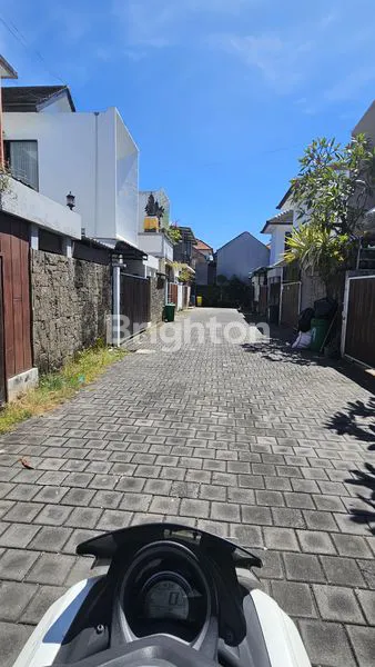 image RUMAH CANTIK DI TUKAD BADUNG ONE GATE SYSTEM.DEKAT LAPANGAN RENON.RUMAH SAKIT BROS.SEKOLAH REGEN,SANTOSA,STELLAMUNDI DAN UNIVERSITAS UDAYANA ATAU UNUD.. (7)