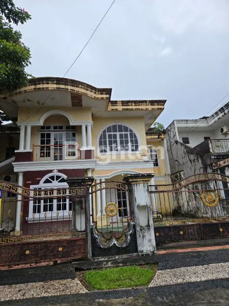 image RUMAH SIAP HUNI  DUA LANTAI DI BALIKPAPAN BARU  (1)